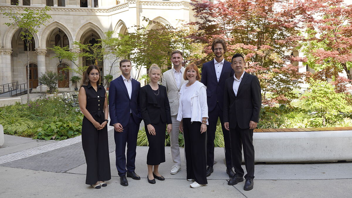 v.l.n.r. Soundos Saidi, Theo Albert Götze, Jana Reischl, Michael Nowak (Huawei), Dr. Margareta Griessler-Hermann (Rathaus), Andreas Stettin, David Cheng (Huawei)